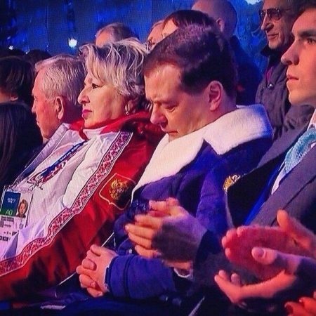 Дмитрий Медведев уснул во время открытия Олимпиады в Сочи